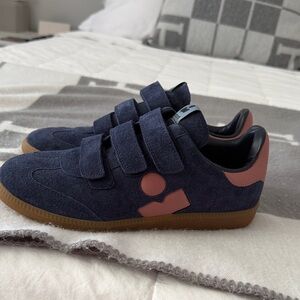 Isabel marant beth sneaker Navy Suede Velcro Sneakers with Rose Accents